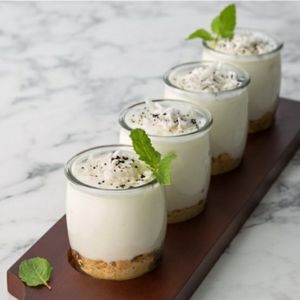 8 Dessert pudding, mousse, fruit parfait, jello clear small glasses Cups